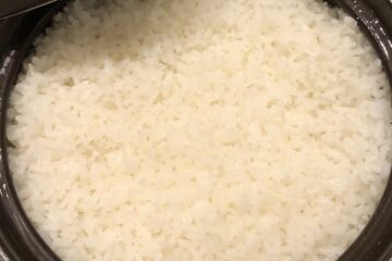 Steamed Rice in Ceramic Pot